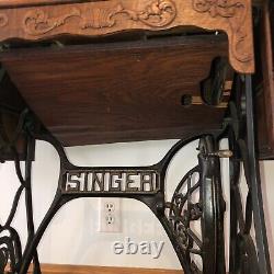 ANTIQUE 1902 SINGER SEWING MACHINE Treadle tiger ornate table Oak wood Cabinet