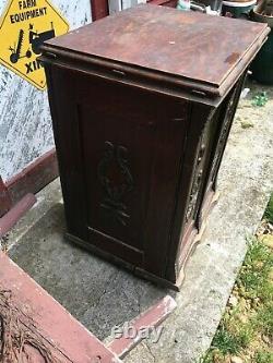 ANTIQUE Singer Sewing Machine 1900's Tiger Oak Closed Cabinet with Treadle