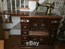 ANTIQUE Singer Sewing Machine 1900's in Tiger Oak Closed Cabinet with Treadle