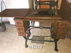 Antique 1906-09 White Family Rotary Treadle Sewing Machine Tiger Oak