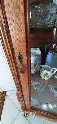 Antique Curved Glass Tiger Oak Curio Cabinet Bowed Glass Front Quarter Sawn