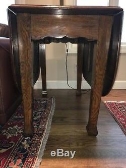 Antique English Oak Gate Leg Table. Beautiful tiger oak finish