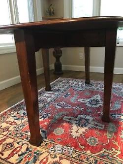 Antique English Oak Gate Leg Table. Beautiful tiger oak finish
