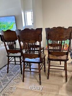Antique Farmhouse press back Tiger Oak turned Spindles set Of 5 Chairs