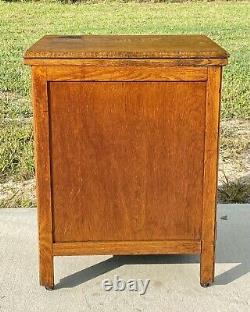 Antique Free THE FREE Treadle Sewing Machine with Tiger Oak Cabinet