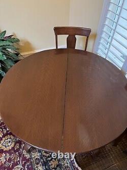 Antique, Oak Pedestal Table With 8 Chairs