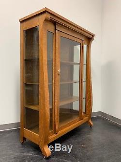 Antique Tiger Oak Art & Crafts Style China Curio Display Cabinet