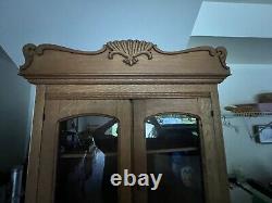 Antique Tiger Oak Hutch WithGlass Inlaid Doors/Currio/Cabinet. Shelves Beautiful