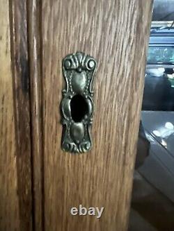 Antique Tiger Oak Hutch WithGlass Inlaid Doors/Currio/Cabinet. Shelves Beautiful