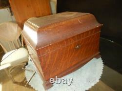 Antique Tiger Oak Table Top Victrola Victor Talking Machine Record Player 78 Rpm