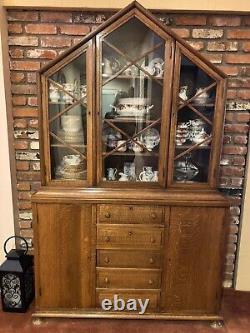 Antique unique hutch, tiger oak, great condition, Skelton key included