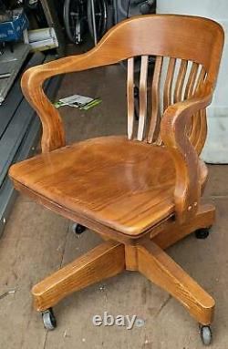 Beautiful Antique 1914 Tiger Oak Swivel Tilting Banker Office Chair! St