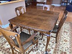 Beautiful Oak Tiger Wood Dining room table with 4 matching chairs