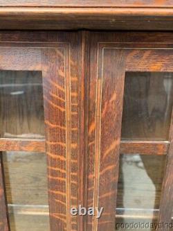 Beautiful Tiger Oak Carved Barley Twist Spiral Bookcase Circa 1910 54 x 44