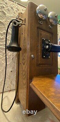 EXCELLENT Old Antique Vintage Hand Crank Wall Telephone Tiger Oak Case
