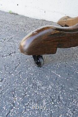 Early 1900s Victorian Tiger Oak Round Dinette Dining Table 5541