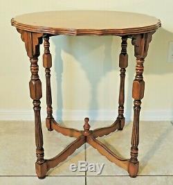 Exceptional Antique/Vtg Tiger Maple Scalloped & Carved Round Accent Table