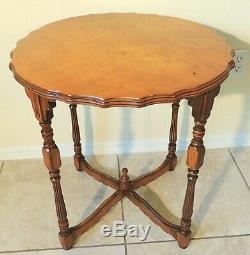 Exceptional Antique/Vtg Tiger Maple Scalloped & Carved Round Accent Table