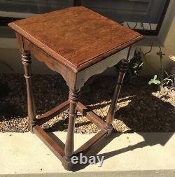FINE ANTIQUE HAND CRAFTED TIGER OAK END TABLE / STAND w TURNED LEGS