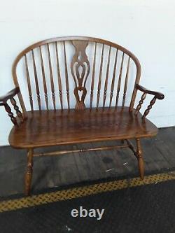 Gorgeous Rare Vintage Dinaire Furniture Bow Back Windsor Tiger Oak Settee/Bench