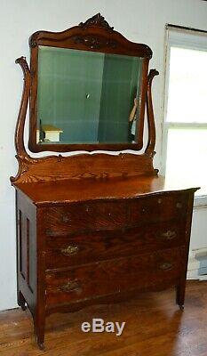 Gorgeous C 1800 S Antique Serpentine, 1800 S Antique Dresser With Mirror On Wheels