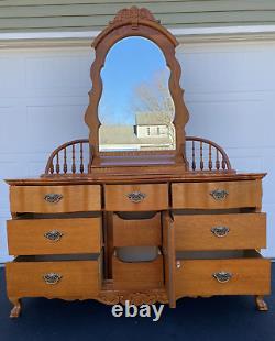 Lexington Victorian Sampler Collection Double Triple Dresser With Spindle Mirror