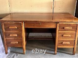 Traditional Vintage Office or Library Tigers Oak Desk