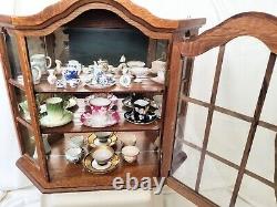 VINTAGE TIGER OAK WOOD GLASS WALL COLLECTOR's DISPLAY CABINET NO CUPS