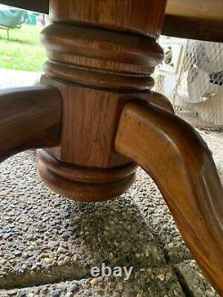Vintage Victorian American Tiger Claw Feet Oak Round Coffee Table