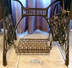 Vtg Antique Singer Treadle Sewing Machine Table Tiger Oak Wood Cabinet Cast Iron