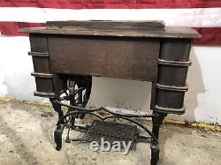 WHITE FAMILY ROTARY SEWING MACHINE ANTIQUE TIGER OAK CABINET Early 1900s